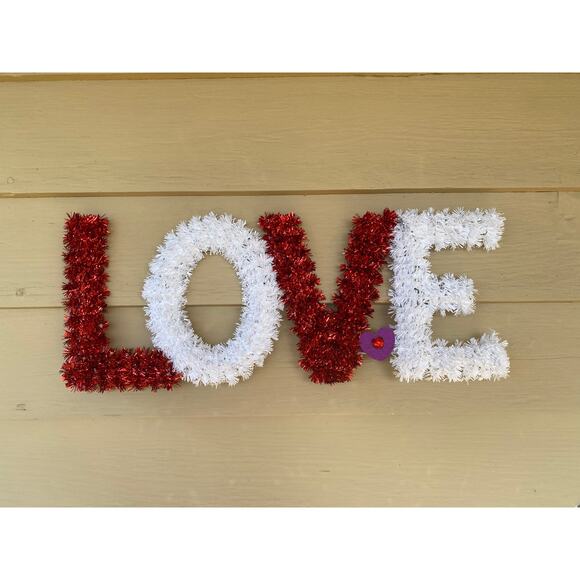 20” Red White Tinsel LOVE Valentines Day Wreath Door Hanger Swag Wall Decor - Picture 1 of 8